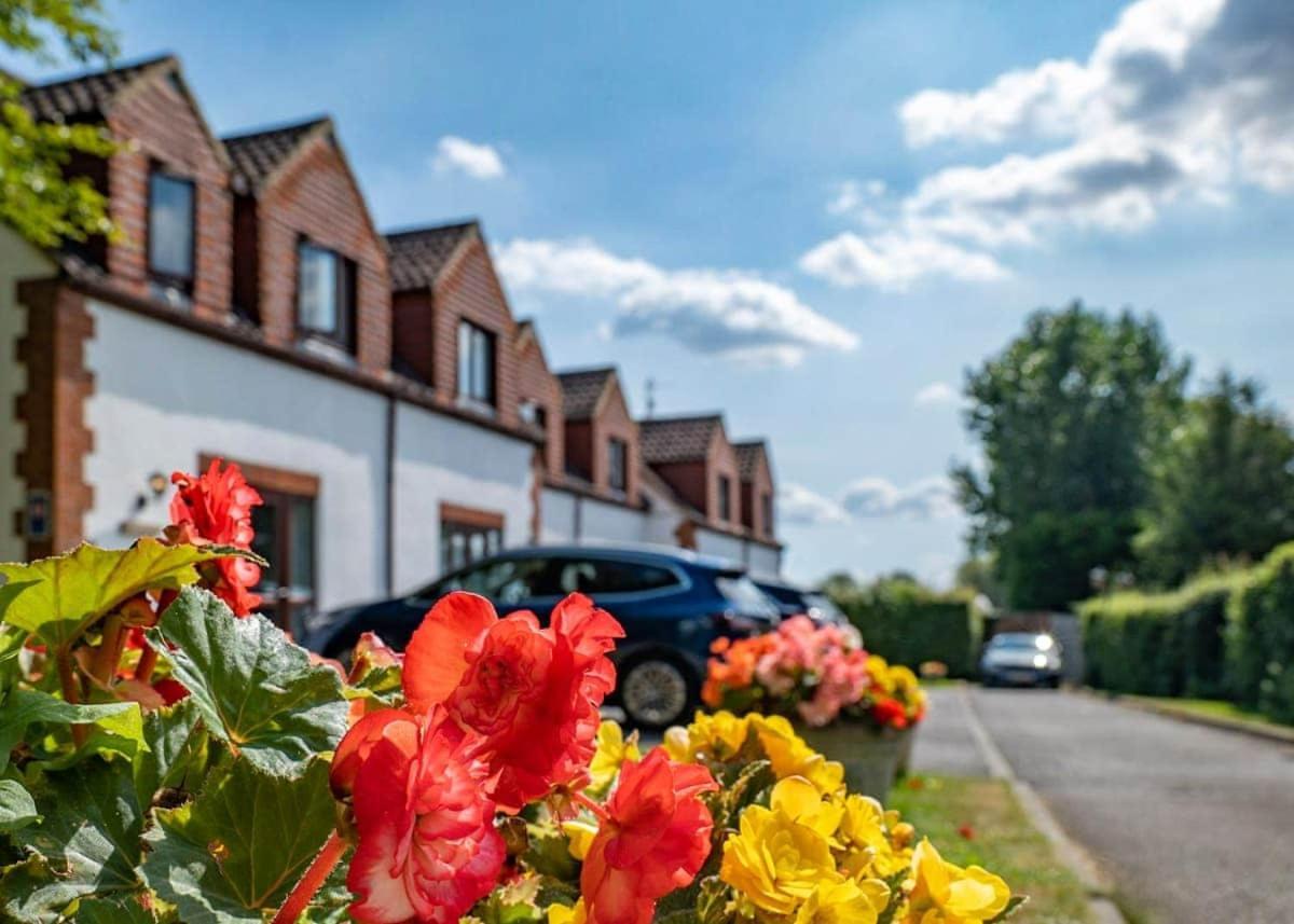 White Rose Country Cottages Thormanby Esterno foto